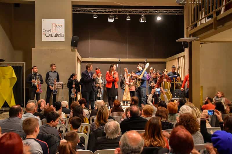 06/01/2019  Un concert amb instruments reciclats omple de públic el Castell de Concabella
